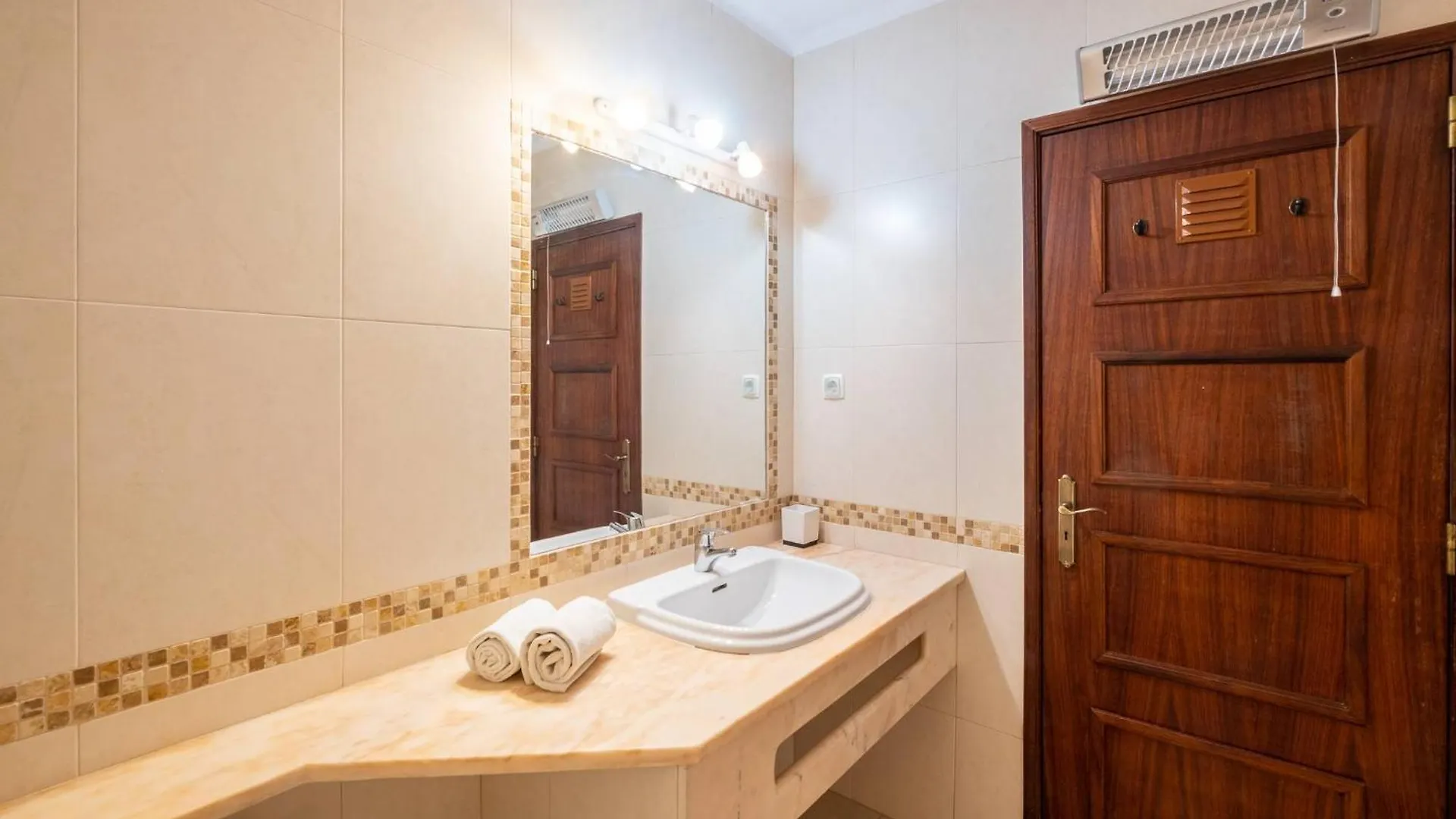 بيت للعطل Apartment Luna - Resort With A Pool Area With A Lounge Bar البوفيرا البرتغال